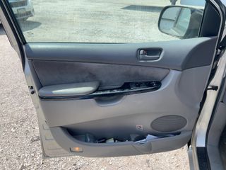 2004 Toyota Sienna LE - Driver's Front Door Image